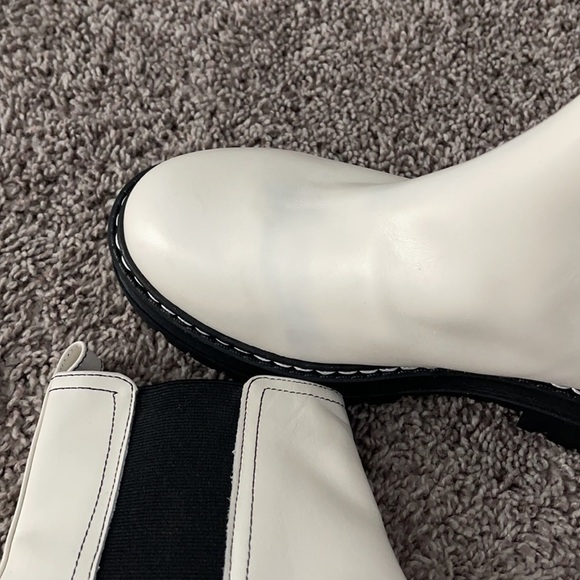 Marc Fisher Chelsea Boot in White Leather 8 1/2 color white and black - Picture 7 of 10